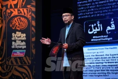 Fazrul Ismail speaks during the Media Synergy briefing in conjunction with World #QuranHour 2026 at the My #QuranTime Studio, Karangkraf, on Wednesday. - Photo by Mohd Halim Abdul Wahid