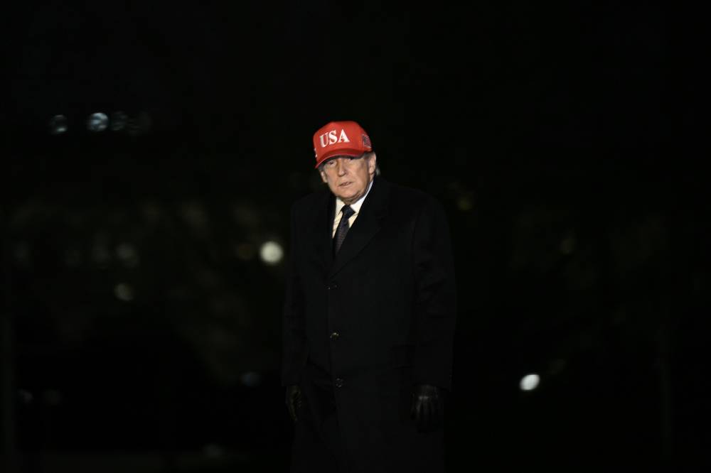 US President Donald Trump exits Marine One on the South Lawn upon returning to the White House in Washington, DC, on March 1, 2026. - (Photo by BRENDAN SMIALOWSKI / AFP)