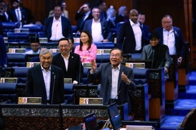 The atmosphere during a vote for First Meeting of the Fifth Session of the 15th Parliament of the Dewan Rakyat at the Parliament Building today. (BERNAMA PHOTO)