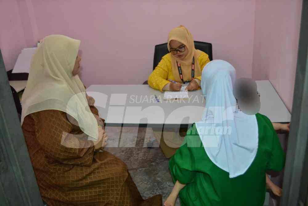 Every night when darkness falls and the lights go out, Siti (not her real name), 28, serving time behind bars, holds her one-year-old daughter close and weeps quietly.