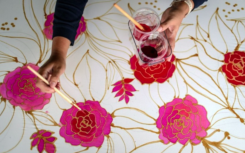 Rumah Batik Sri Wangsa has emerged as a new attraction for visitors, offering them a hands-on experience in drawing batik patterns using a pen-like tool known as the canting. - Photo by Bernama