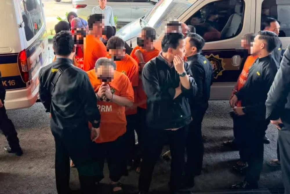 The Malaysian Anti-Corruption Commission (MACC) has detained 13 individuals, including a serving director and a former director of a government agency in northern Malaysia, on suspicion of soliciting and accepting about RM2.5 million in bribes.