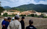 Residents observe mineral extraction activities being carried out near their homes at Rancangan Penempatan Tersusun (RPT) Batu 10 in Ulu Chepor, today. - Photo by Bernama
