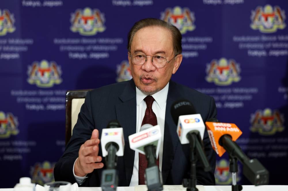 Russia has agreed to guarantee long-term supplies of petrol, oil and gas to Malaysia, said Prime Minister Datuk Seri Anwar Ibrahim. Photo by Bernama