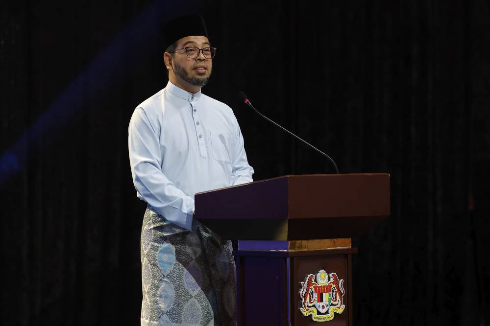 Minister in the Prime Minister's Department (Religious Affairs), Dr. Zulkifli Hassan, shared in a Facebook post that this facility is being provided temporarily until a permanent Friday surau (prayer hall) at the location is fully constructed. Photo by Bernama