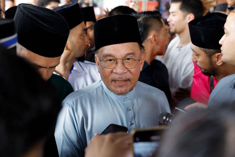 Prime Minister Datuk Seri Anwar Ibrahim conveyed his condolences to the family of a Form Four female student who died at a secondary school in Seremban, Negeri Sembilan, yesterday morning. Photo by Bernama