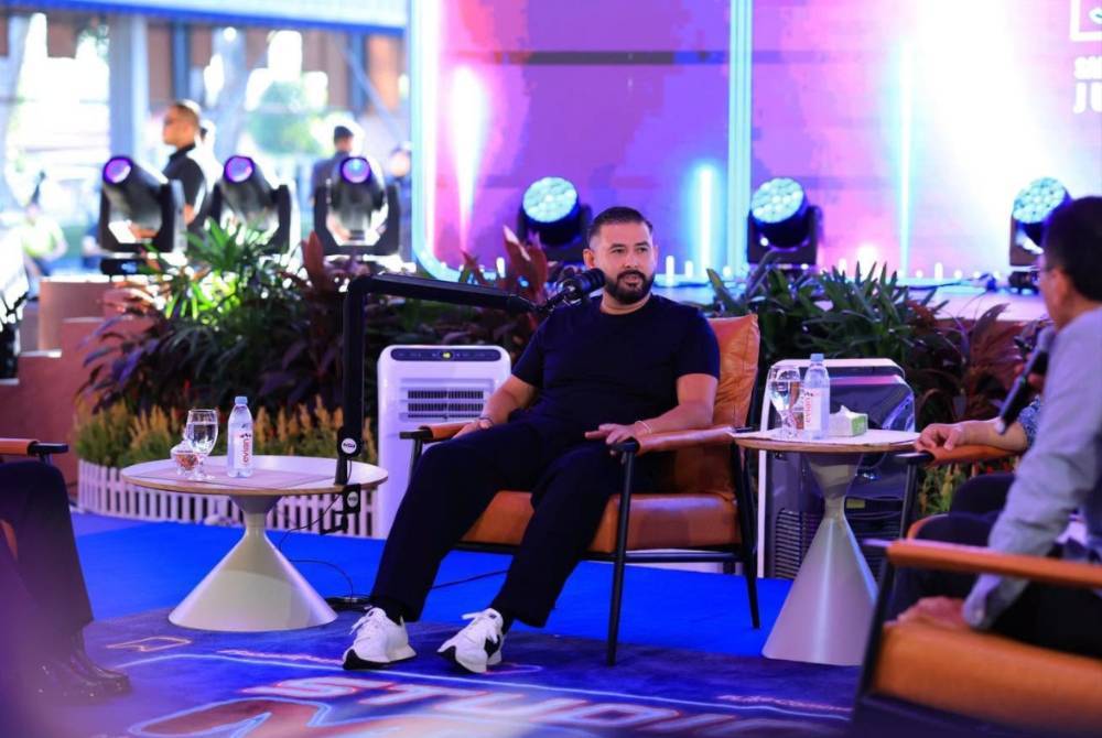 Tunku Ismail criticised certain politicians for cultivating a popular image on social media to gain public support. Photo: HRH Crown Prince of Johor's Facebook account