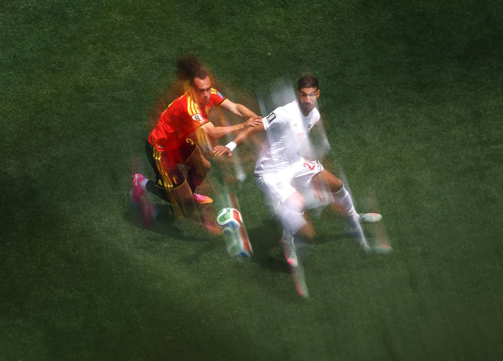 INGLEWOOD, CALIFORNIA - JUNE 21: Mehdi Ghayedi #10 of IR Iran and Arthur Theate #3 of Belgium compete for the ball during the FIFA World Cup 2026 Group G match between Belgium and IR Iran at Los Angeles Stadium on June 21, 2026 in Inglewood, California. Dean Mouhtaropoulos/Getty Images/AFP (Photo by Dean Mouhtaropoulos / AFP)