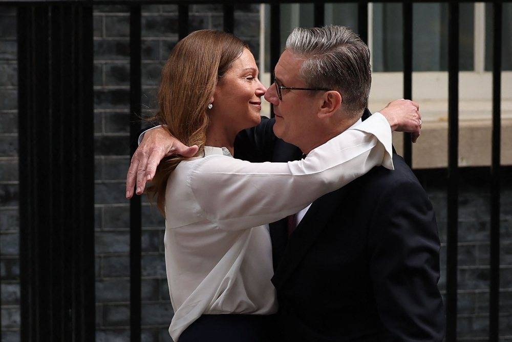 Wife of Britain's Prime Minister, Victoria Starmer (L) embraces Britain's Prime Minister Keir Starmer (R) after he makes a statement on his future outside 10 Downing Street. Photo by AFP