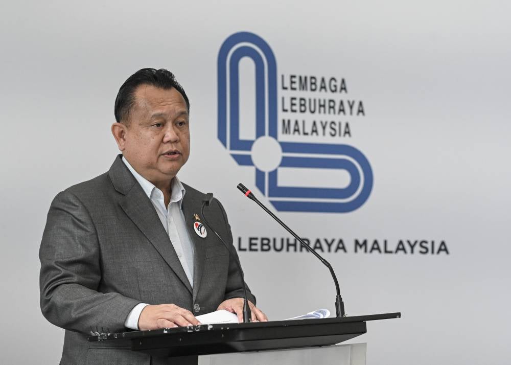 Works Minister Datuk Seri Alexander Nanta Linggi. BERNAMA photo