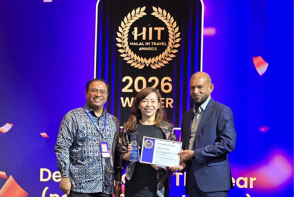 Stakeholders from Kai Tak Cruise Terminal, Dorsett Tsuen Wan Hong Kong, and Ocean Park Hong Kong receiving the award at Halal in Travel Awards 2026.