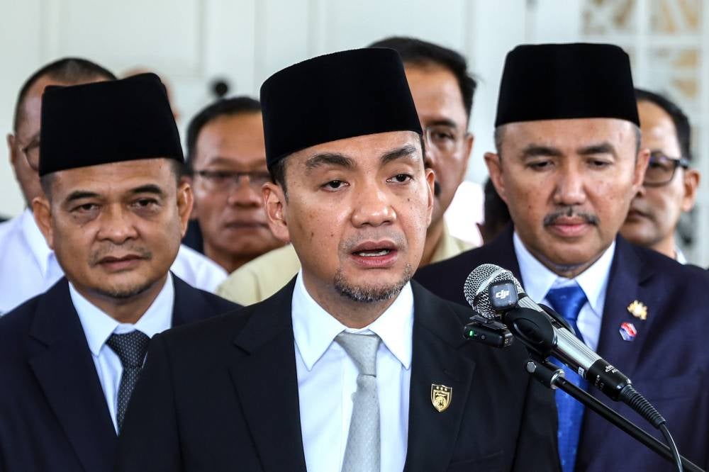 Johor Menteri Besar Datuk Onn Hafiz Ghazi said 27,639 out of 27,642 land title applications had been resolved to date. BERNAMA file photo.