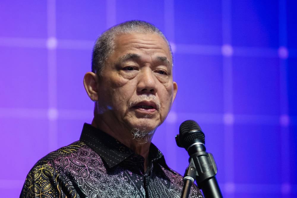 Deputy Prime Minister Datuk Seri Fadillah Yusof said, based on a report by the National Water Services Commission (SPAN), Johor’s current raw water abstraction stands at 2,052 million litres per day. BERNAMA photo