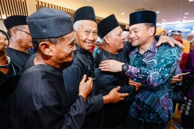Previously, the Johor Felda Settlers' Day celebration, scheduled for June 20 and 21 at Felda Ulu Belitong, Kluang, was cancelled, allegedly on the orders of the National Felda management. It later proceeded on a smaller scale through a Settlers' Land Title Handover Ceremony.