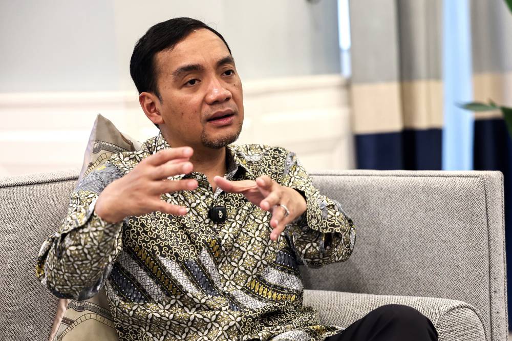 Johor Barisan Nasional chairman Datuk Onn Hafiz Ghazi strongly denies allegations by Datuk Dr Mohd Puad Zarkashi that the Johor Palace had directed the dissolution of the state legislative assembly. - BERNAMA FILE PIX