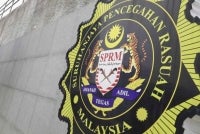 MACC will open five operations rooms across Johor to enable members of the public to submit information and complaints related to corruption and abuse of power during the state election. - BERNAMA FILE PIX