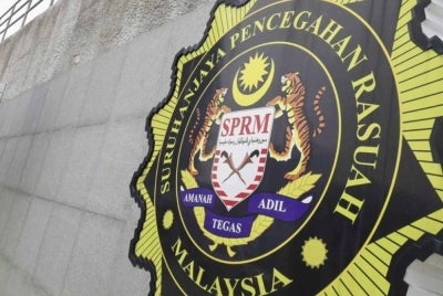 MACC will open five operations rooms across Johor to enable members of the public to submit information and complaints related to corruption and abuse of power during the state election. - BERNAMA FILE PIX