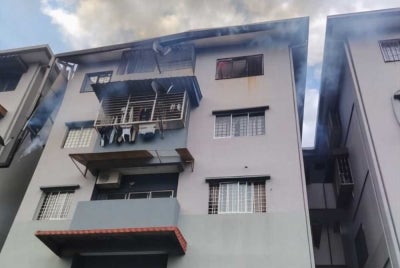 A unit in an apartment at Taman Pinggiran Putra here was destroyed in a fire on Friday.
