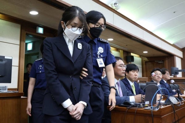 Former South Korean first lady sentenced to 7 years in prison - Sinar Daily