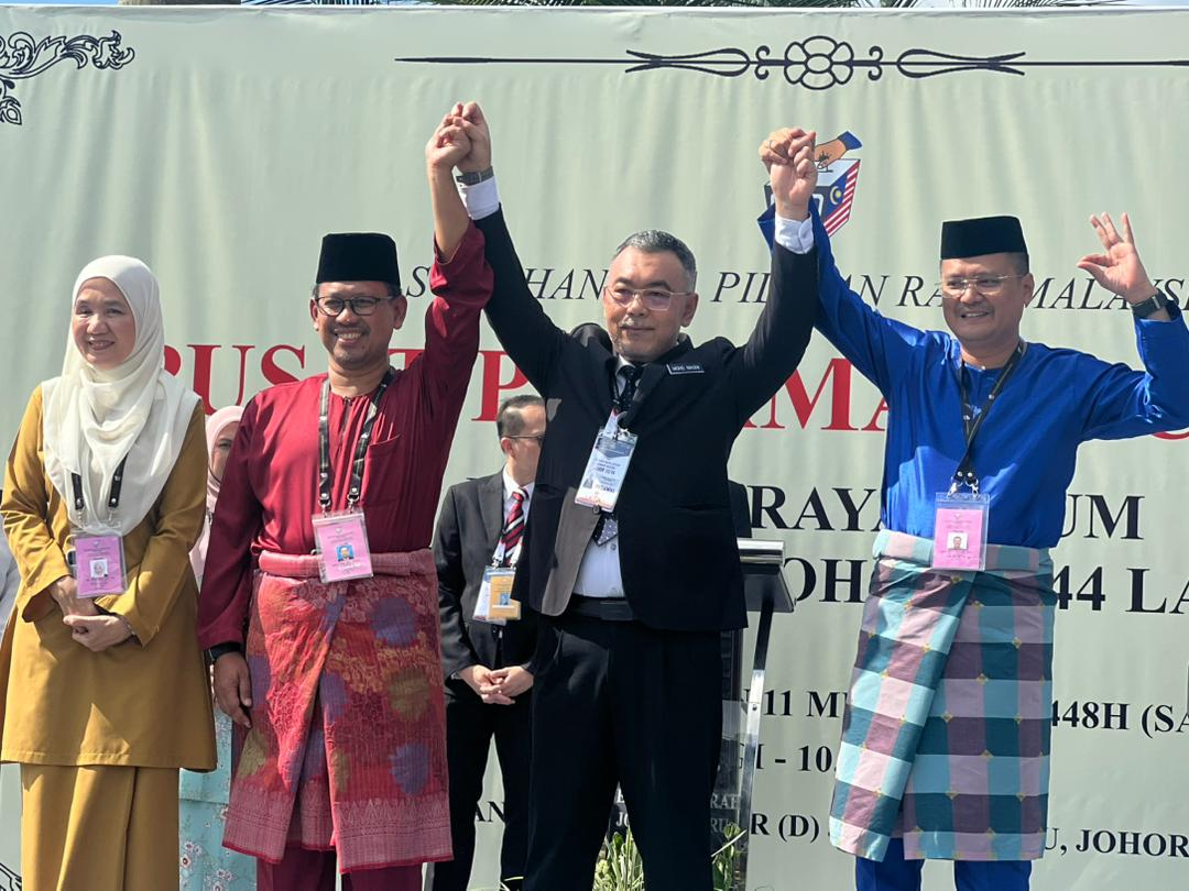 Hairi embraced his PH rival, Suhaizan Kayat, calling him a good friend and pledging to campaign professionally despite being political opponents.