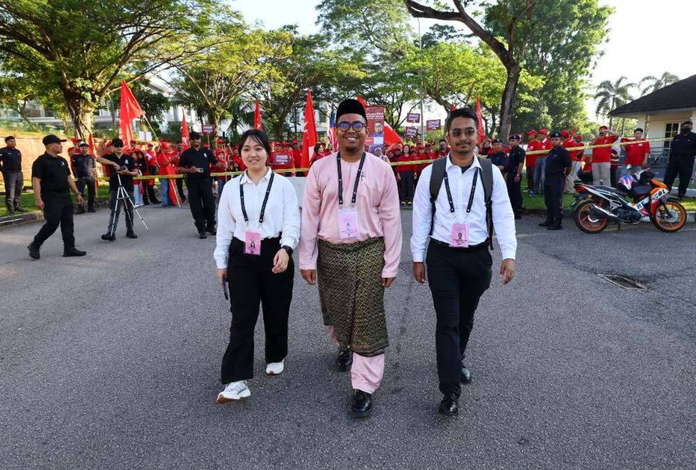 The young DAP candidate for the Bukit Permai seat, Mohamad Shafwan Ani, is seen as the party’s best bet to create history as DAP makes its debut in the constituency in the 16th Johor state election. Photo by Bernama