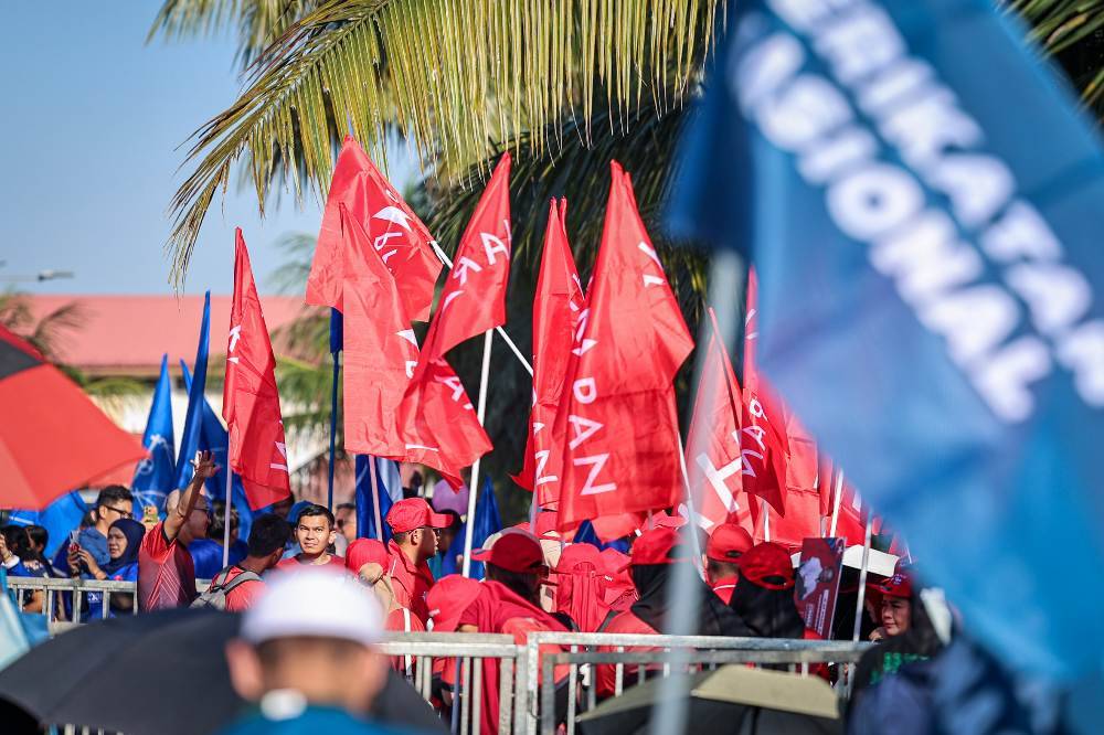 While the contest is often framed as a duel between Barisan Nasional (BN) and Pakatan Harapan (PH), the reality is more complex. Perikatan Nasional (PN), smaller parties and independents have entered the fray in ways that fragment traditional voting blocs, turning many constituencies into contests of dispersion rather than direct majority competition. Photo by Bernama
