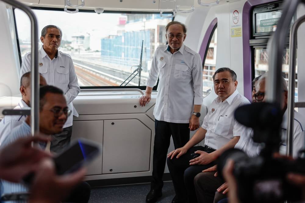 Prime Minister Datuk Seri Anwar Ibrahim rode the LRT3 train during the launch ceremony of the Shah Alam Line at the Sri Andalas LRT Station in Klang today. Also present were Transport Minister Anthony Loke, Selangor Menteri Besar Datuk Seri Amirudin Shari and Chief Secretary to the Government Tan Sri Shamsul Azri Abu Bakar. - Photo by Bernama