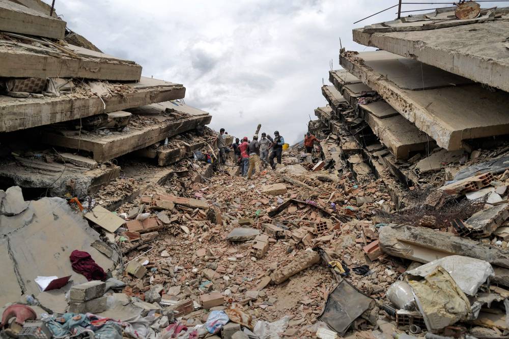 Rescuers and volunteers search for possible victims in Caraballeda, La Guaira State, Venezuela on June 28, 2026, following twin earthquakes. - (Photo by MAURICIO VALENZUELA / AFP)