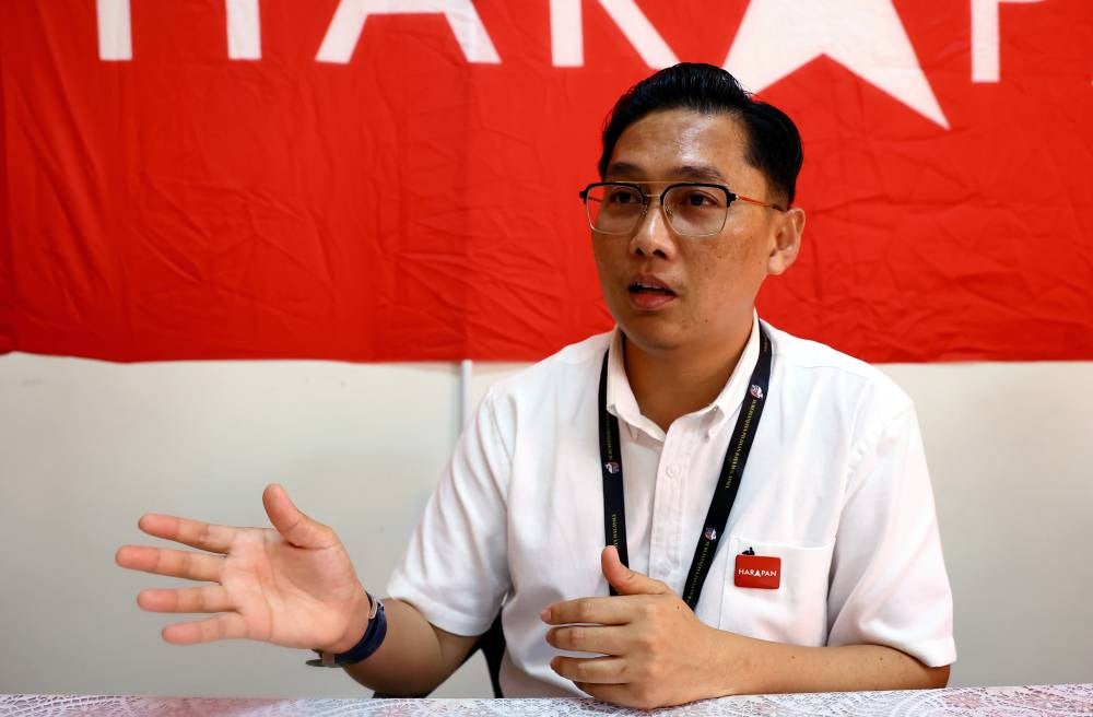 Pakatan Harapan candidate for the Machap state seat, Nur Hafiz Roslan, says he is unfazed by the prospect of facing the incumbent, Johor Menteri Besar Datuk Onn Hafiz Ghazi, in the upcoming state election. - BERNAMA photo