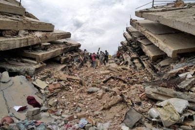 Rescuers and volunteers search for possible victims in Caraballeda, La Guaira State, Venezuela on June 28, 2026, following twin earthquakes. - (Photo by MAURICIO VALENZUELA / AFP)