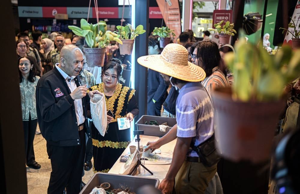 Minister of Domestic Trade and Cost of Living (KPDN) Datuk Armizan Mohd Ali during a visit to the sales booth after the TikTok Pesta #JomLokal Program: Lokal Jaga Lokal at The Campus Ampang. BERNAMA photo.