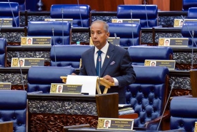Deputy Minister in the Prime Minister's Department (Law and Institutional Reform) and Ipoh Barat MP M. Kulasegaran at the Dewan Rakyat, today. - Photo by Bernama