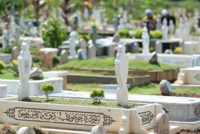 Cases of unattended bodies and delayed funerals due to financial constraints are more common than generally acknowledged, reflecting an under-discussed issue of funeral affordability in Muslim communities that often goes unreported. Photo: Bernama