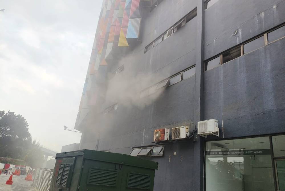Shoppers at Kompleks PKNS in Section 14 were startled on Tuesday after smoke filled parts of the building due to a fire in an air-conditioning system room. Photo courtesy of Selangor Fire and Rescue Department.