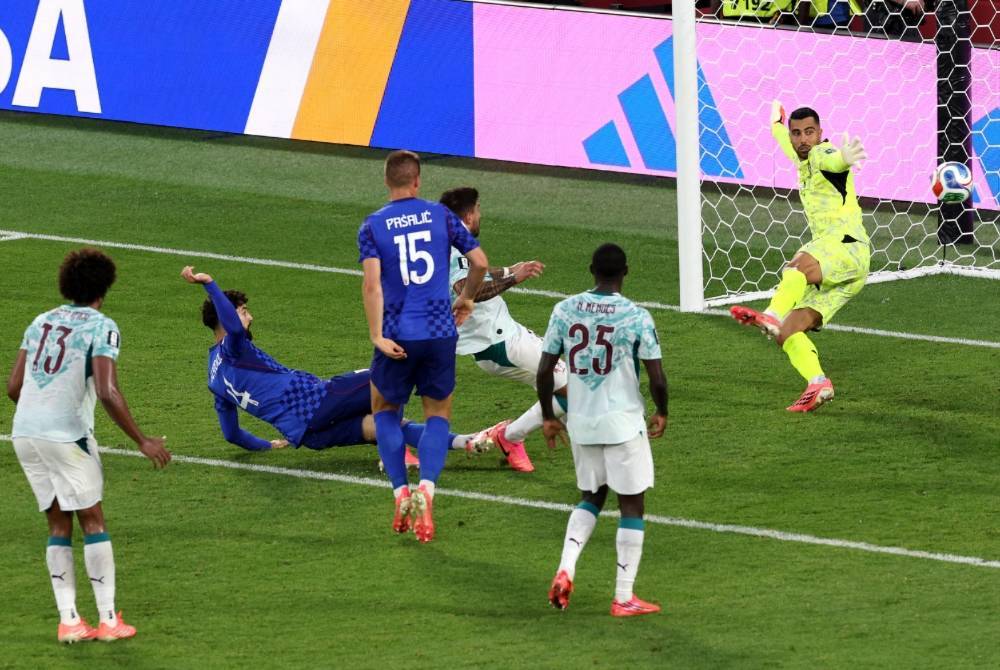 Josko Gvardiol #4 of Croatia scores a goal that was disallowed following a VAR review during the FIFA World Cup 2026 Round of 32 match between Portugal and Croatia at Toronto Stadium on July 2, in Toronto, Ontario. - (Photo by Mattia Ozbot / Getty Images via AFP)