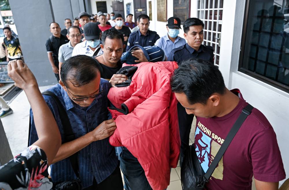 Five prison officers were charged in the Magistrate's Court today with injuring three inmates at Taiping Prison in separate incidents last January. - Photo by Bernama