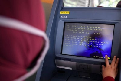 The RM1 fee waiver for interbank ATM cash withdrawals took effect smoothly on July 1, 2026, as part of the banking industry's efforts to ease the cost of living while improving access to and the convenience of everyday banking services for Malaysians. - BERNAMA FILE PIX