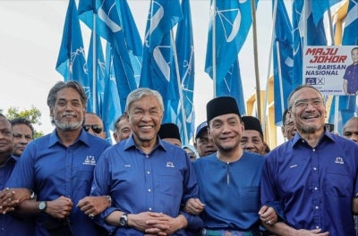 Barisan Nasional (BN) candidate for the Machap state assembly seat Datuk Onn Hafiz Ghazi accompanied by BN chairman Datuk Seri Ahmad Zahid Hamidi and former Umno Youth chief Khairy Jamaluddin at the nomination centre at Dewan Muafakat, Simpang Renggam District Council Administrative Complex on June 27. Bernama FILE PIX