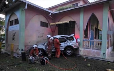 Two Indonesian women died after the sports utility vehicle (SUV) they were travelling in with four other individuals is believed to have skidded before crashing into a surau at Sekolah Kebangsaan Bukit Jawa 2 on Jalan Selising-Bukit Merbau, Pasir Puteh, early this morning. Photo: Fire and Rescue Department