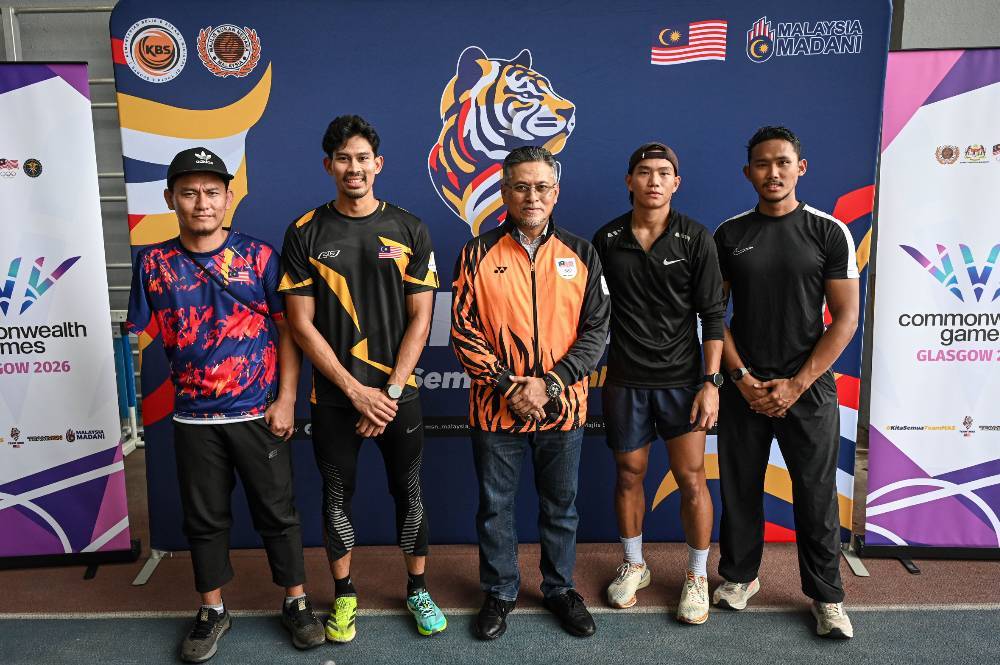 Malaysian Contingent chef de mission (CDM) to the Glasgow 2026 Commonwealth Games Datuk Awalan Abdul Aziz (centre) said a total of 59 national athletes including 22 para athletes will bring Malaysia's challenge in eight of the 10 sports contested in this edition. Photo by Bernama