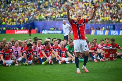 Erling Haaland leads the celebrations following their win in 2026 World Cup round of 16 football match between Brazil and Norway at the New York/New Jersey Stadium in East Rutherford on July 5, 2026. (Photo by MAURO PIMENTEL / AFP)