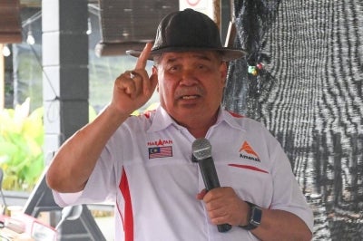 Amanah president Datuk Seri Mohamad Sabu said that if they do not vote for PH candidates in the Johor polls this Saturday, the party will not be able to fulfil all the resolutions contained in the PH manifesto. Photo by Bernama