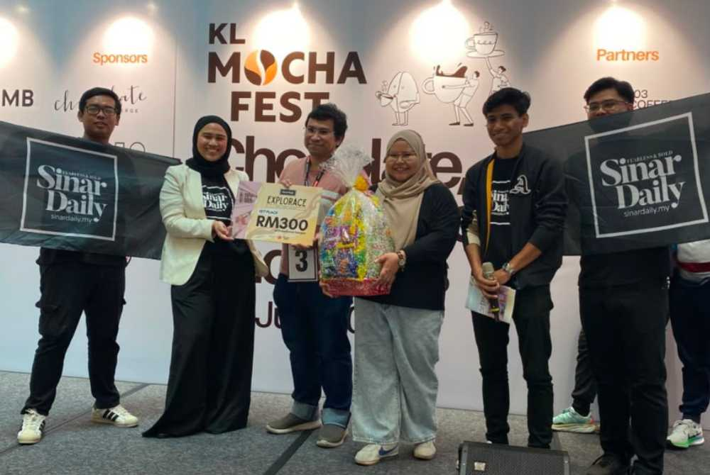 Siblings Syed Jazli Syed Jamaluddin, 35, and Syarifah Jamiamirah Syed Jamaluddin, 31, (centre) emerged as champions of the KL Mocha Fest Explorace.