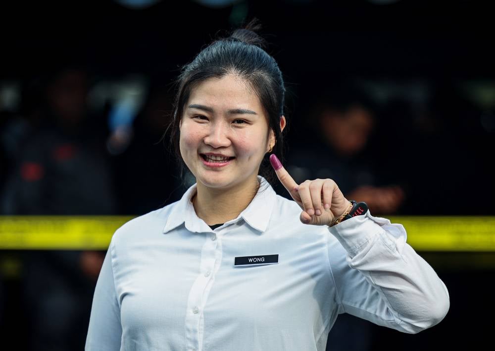A total of 24,751 early voters, comprising personnel from the Malaysian Armed Forces (ATM), the Royal Malaysia Police (PDRM), the General Operations Force (PGA) and their spouses, are eligible to vote at 64 early voting centres across the state.
--fotoBERNAMA (2026) 
