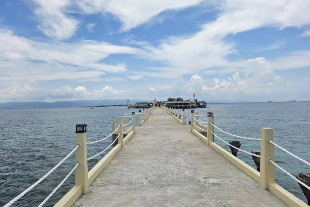 Island-hopping remains one of Cebu's biggest attractions, with numerous operators offering day trips to nearby tropical islands.