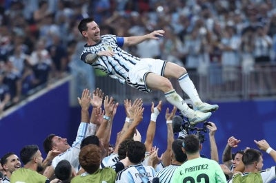 Argentina players lift Messi into the air as they celebrate their win against Egypt in the round of 16 of the 2026 FIFA World Cup (Photo by Thomas COEX / AFP)