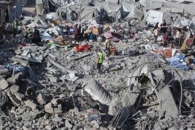 Palestinians assess damage at the site of an Israeli airstrike in Khan Yunis, southern Gaza Strip, on June 7, 2026. - (Photo by Bashar Taleb / AFP)