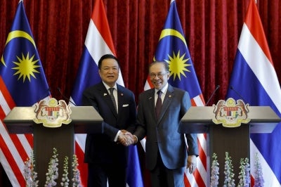 Prime Minister Datuk Seri Anwar Ibrahim and Thai Prime Minister Anutin Charnvirakul pose for a photograph before delivering a joint statement at Perdana Putra Building earlier today. BERNAMA photo.
