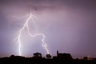 MetMalaysia has issued a thunderstorm, heavy rain and strong winds warning for eight states until 7pm today. - BERNAMA FILE PIX