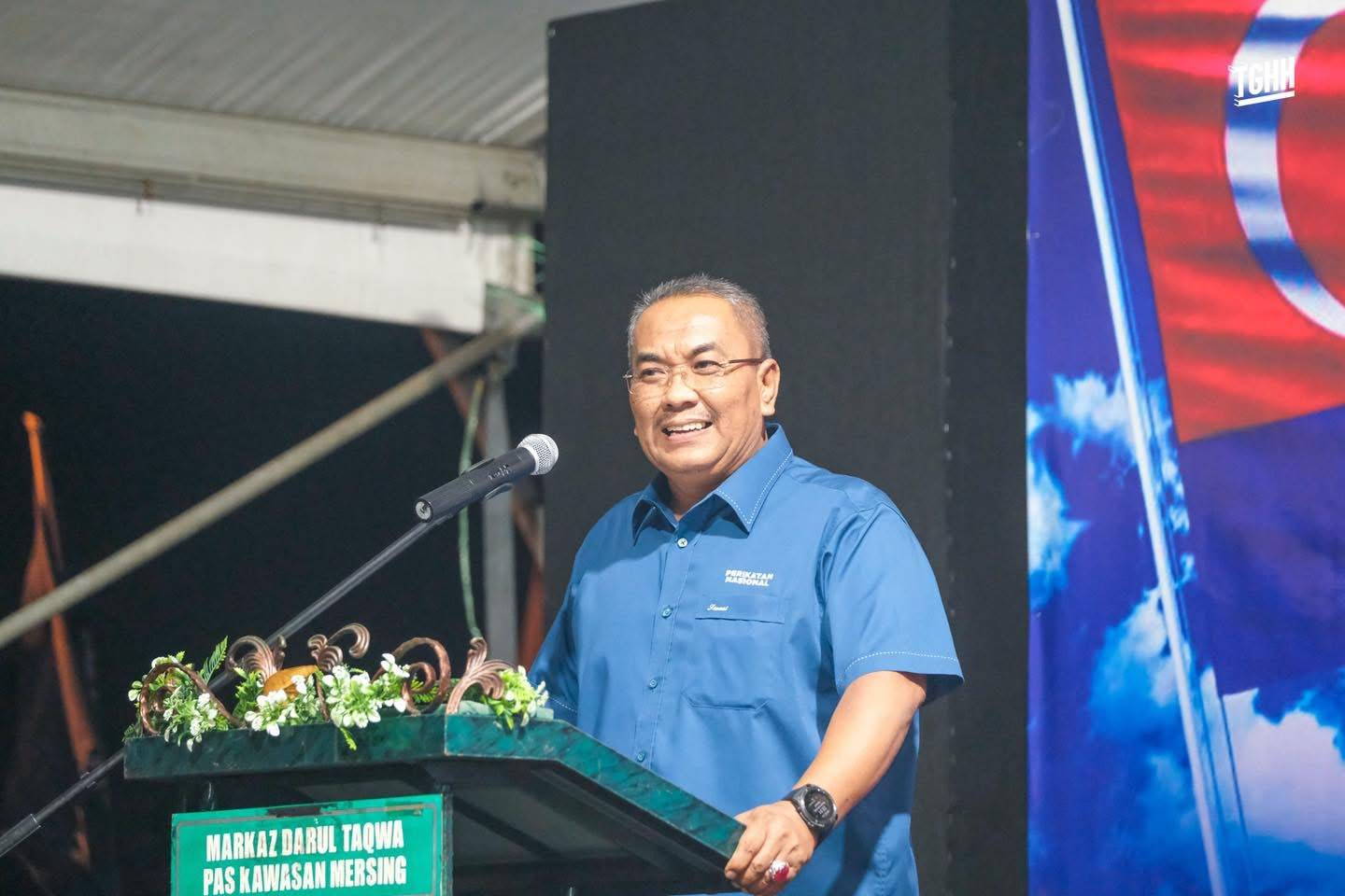 Sanusi speaking on stage at the Pas Ceramah Mega in Dataran Meding Kanan, Mersing. (PHOTO SOURCE: HADI AWANG FACEBOOK)